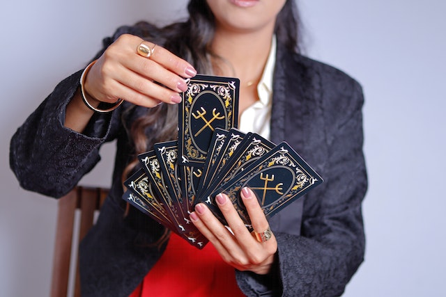 5 Conseils pour bien se tirer les cartes à soi-même : initiation à la voyance